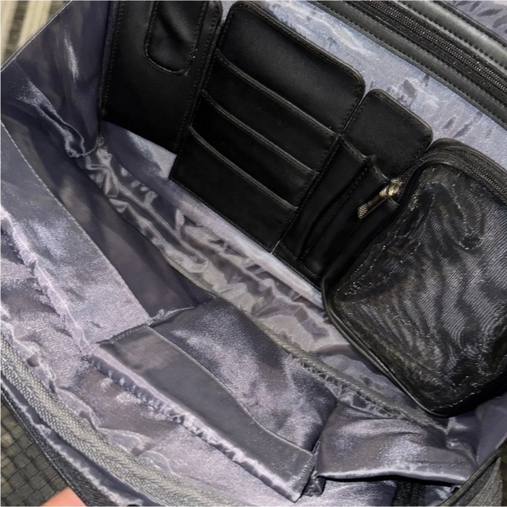Authentic Kenneth Cole designer black laptop computer messenger bag
